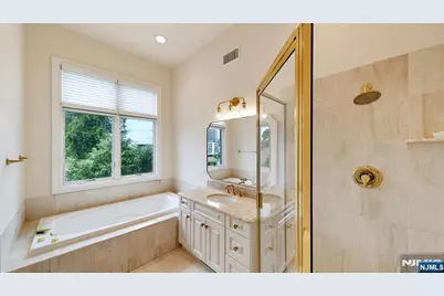 339 Tremont Avenue, Fort Lee, NJ 07024 - Photo 26