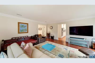 339 Tremont Avenue, Fort Lee, NJ 07024 - Photo 16