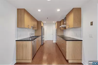 202 Adams Court F202 #F202, Edgewater, NJ 07020 - Photo 6