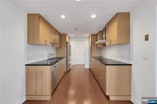 202 Adams Ct F202, Edgewater, NJ 07020 - Photo 6