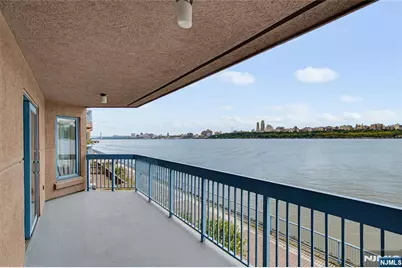 202 Adams Court F202 #F202, Edgewater, NJ 07020 - Photo 32