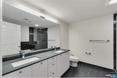 202 Adams Court F202 #F202, Edgewater, NJ 07020 - Photo 20