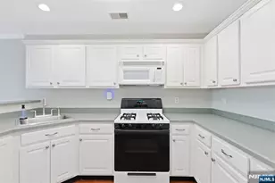 1030 Robin Ct 700, Green Brook Township, NJ 08812 - Photo 16