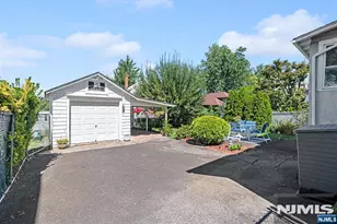 433 Stuyvesant Ave, Lyndhurst Township, NJ 07071 - Photo 22