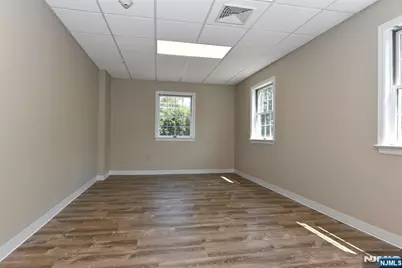 555 Goffle Road 220 #220, Ridgewood, NJ 07450 - Photo 6