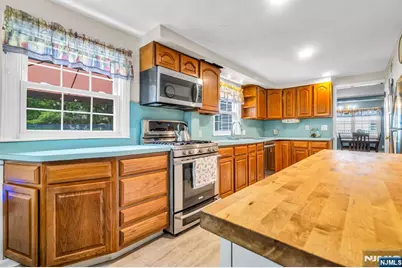 34 Salrit Avenue, Waldwick, NJ 07463 - Photo 8