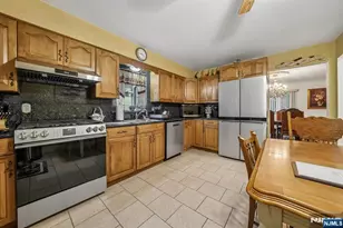 18 Gail Pl, Secaucus, NJ 07094 - Photo 12