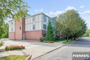 323 Willow Street 2I, Teaneck Township, NJ 07666 - Photo 2