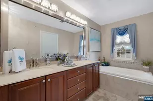 5 Creekside Ct, Secaucus, NJ 07094 - Photo 24