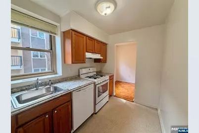 88 Clinton Place A10 #A10, Hackensack, NJ 07601 - Photo 6