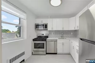 2345 Linwood 3E, Fort Lee, NJ 07024 - Photo 4