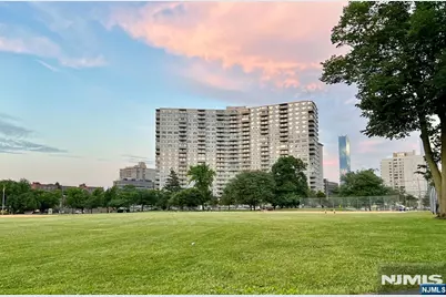 2100 Linwood Avenue 17E #17E, Fort Lee, NJ 07024 - Photo 8