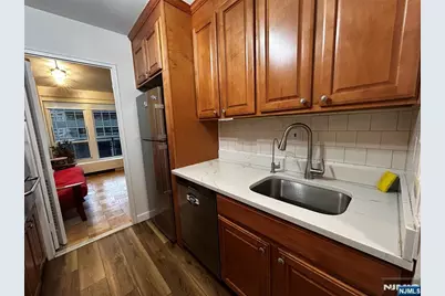 2077 Center Avenue 7J #7J, Fort Lee, NJ 07024 - Photo 12