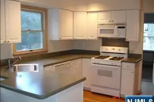 47 Crescent Ave, Waldwick, NJ 07463 - Photo 2