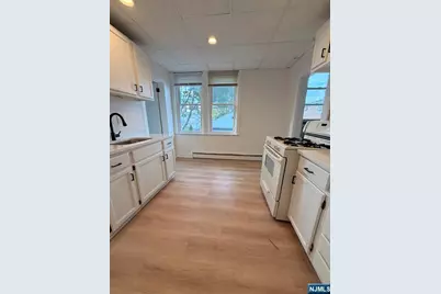 536 Lake Avenue, Lyndhurst Township, NJ 07071 - Photo 6