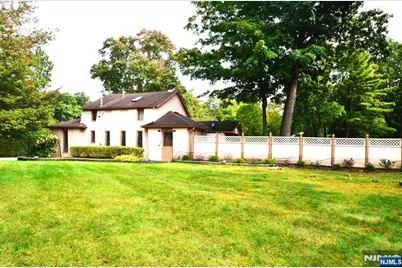 830 Circle Avenue, Franklin Lakes, NJ 07417 - Photo 2