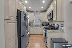 728 Stewart St, Ridgefield, NJ 07657 - Photo 14