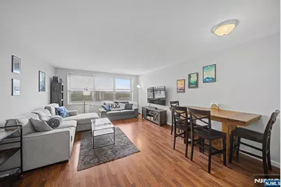2000 Linwood Avenue 12N #12N, Fort Lee, NJ 07024 - Photo 4