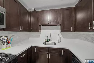 2000 Linwood Avenue 12N #12N, Fort Lee, NJ 07024 - Photo 8
