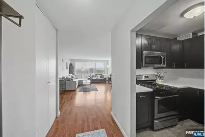 2000 Linwood Avenue 12N #12N, Fort Lee, NJ 07024 - Photo 10