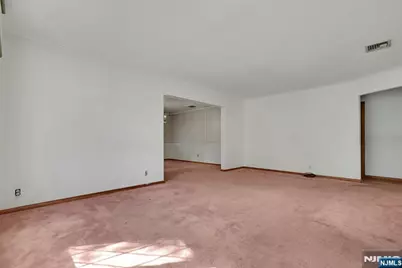 153 Orient Way, Lyndhurst Township, NJ 07071 - Photo 4