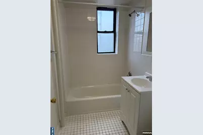 805 Red Road D4 #D4, Teaneck Township, NJ 07666 - Photo 12