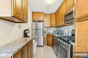 2077 Center Ave 7E, Fort Lee, NJ 07024 - Photo 10