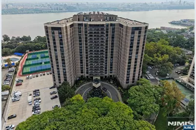 1512 Palisade Avenue 16G #16G, Fort Lee, NJ 07024 - Photo 4