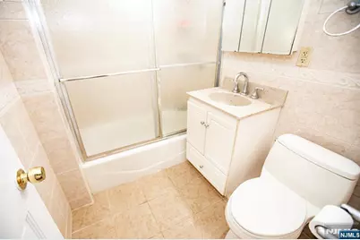 218 Hickory Avenue, Bergenfield, NJ 07621 - Photo 12