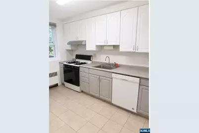2345 Linwood Avenue 1A #1A, Fort Lee, NJ 07024 - Photo 8