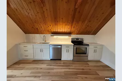 12 Exchange Place 3 #3, Clifton, NJ 07011 - Photo 4