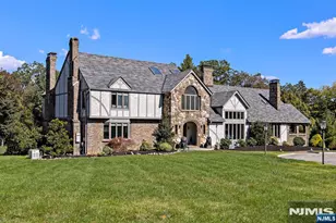 7 Christopher Pl, Saddle River, NJ 07458 - Photo 2