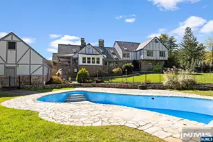 7 Christopher Pl, Saddle River, NJ 07458 - Photo 8