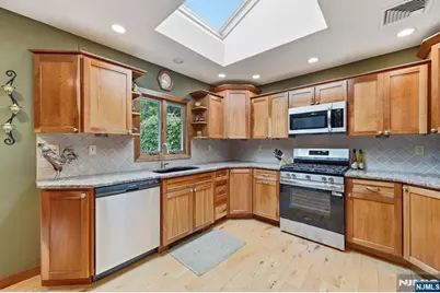 63 Manito Avenue, Oakland, NJ 07436 - Photo 8