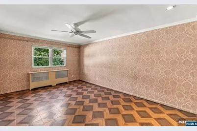 201 Oakdene Place E2 #E2, Cliffside Park, NJ 07010 - Photo 16