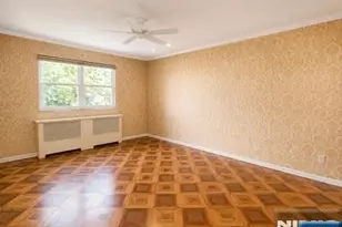 201 Oakdene Pl E2, Cliffside Park, NJ 07010 - Photo 10