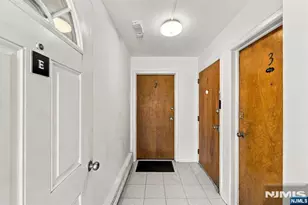 201 Oakdene Pl E2, Cliffside Park, NJ 07010 - Photo 18