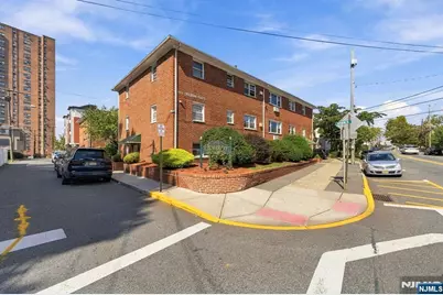 201 Oakdene Place E2 #E2, Cliffside Park, NJ 07010 - Photo 2