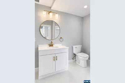 Anderson Anderson 3 #3, Cliffside Park, NJ 07010 - Photo 8