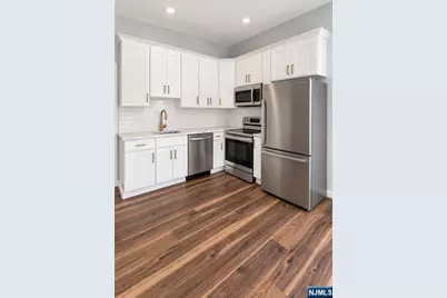 Anderson Anderson 3 #3, Cliffside Park, NJ 07010 - Photo 4
