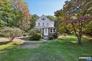978 Franklin Turnpike, Allendale, NJ 07401 - Photo 1