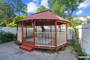 110 Maple 2, Weehawken, NJ 07086 - Photo 6