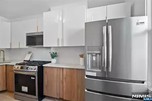 110 Maple 2, Weehawken, NJ 07086 - Photo 18