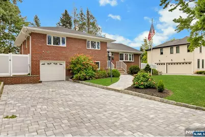 11 Raymond Street, Englewood Cliffs, NJ 07632 - Photo 2