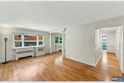 201 Oakdene Place E2 #E2, Cliffside Park, NJ 07010 - Photo 6