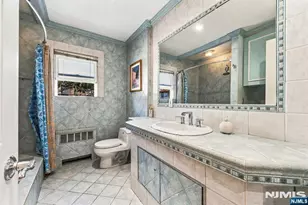 201 Oakdene Pl E2, Cliffside Park, NJ 07010 - Photo 16