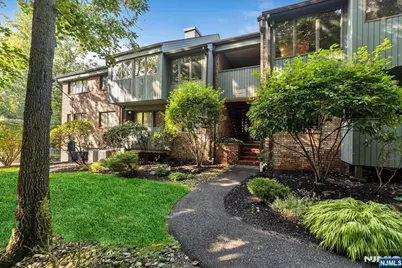132 Indian Hollow Court, Mahwah, NJ 07430 - Photo 4