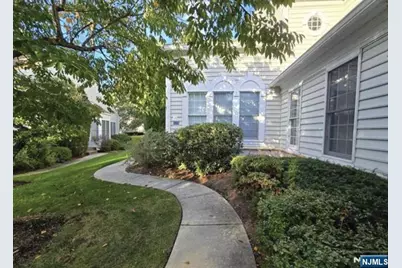 68 Buckthorn Court, Paramus, NJ 07652 - Photo 4