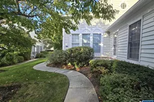 68 Buckthorn Ct, Paramus, NJ 07652 - Photo 4