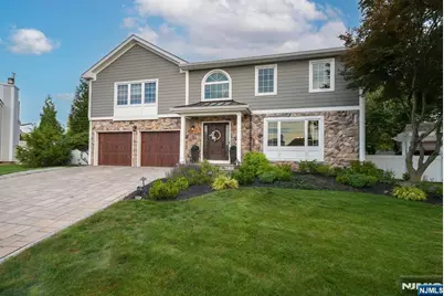 398 James Woods Court, New Milford, NJ 07646 - Photo 4
